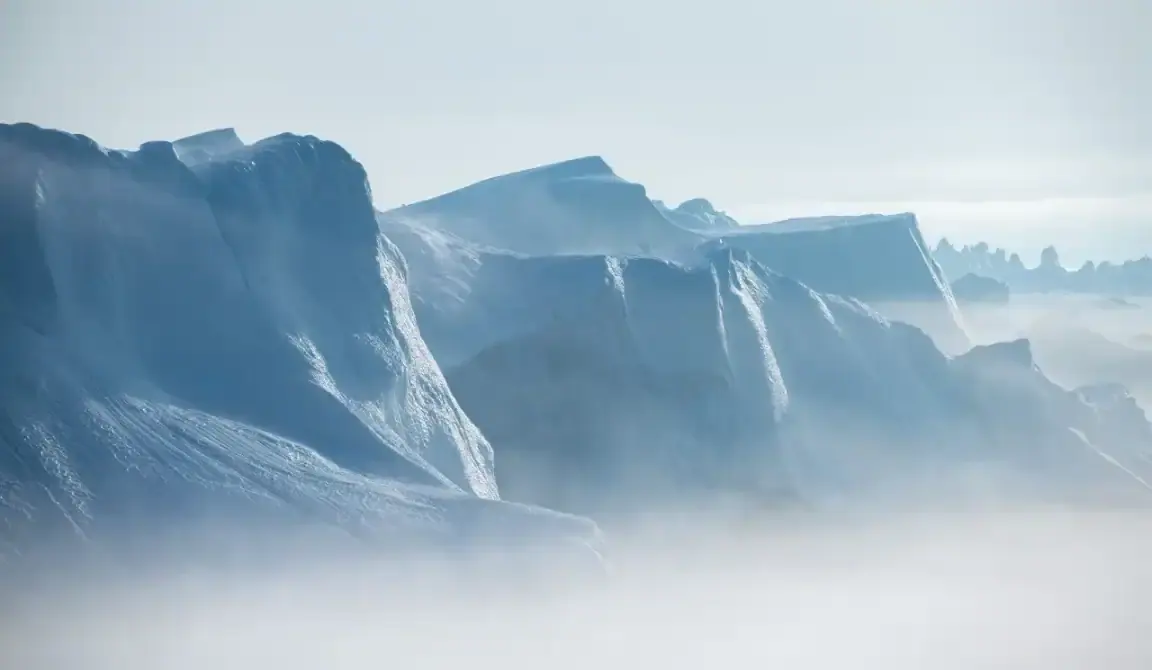 Polar Arc preview — frozen landscape and aurora sky
